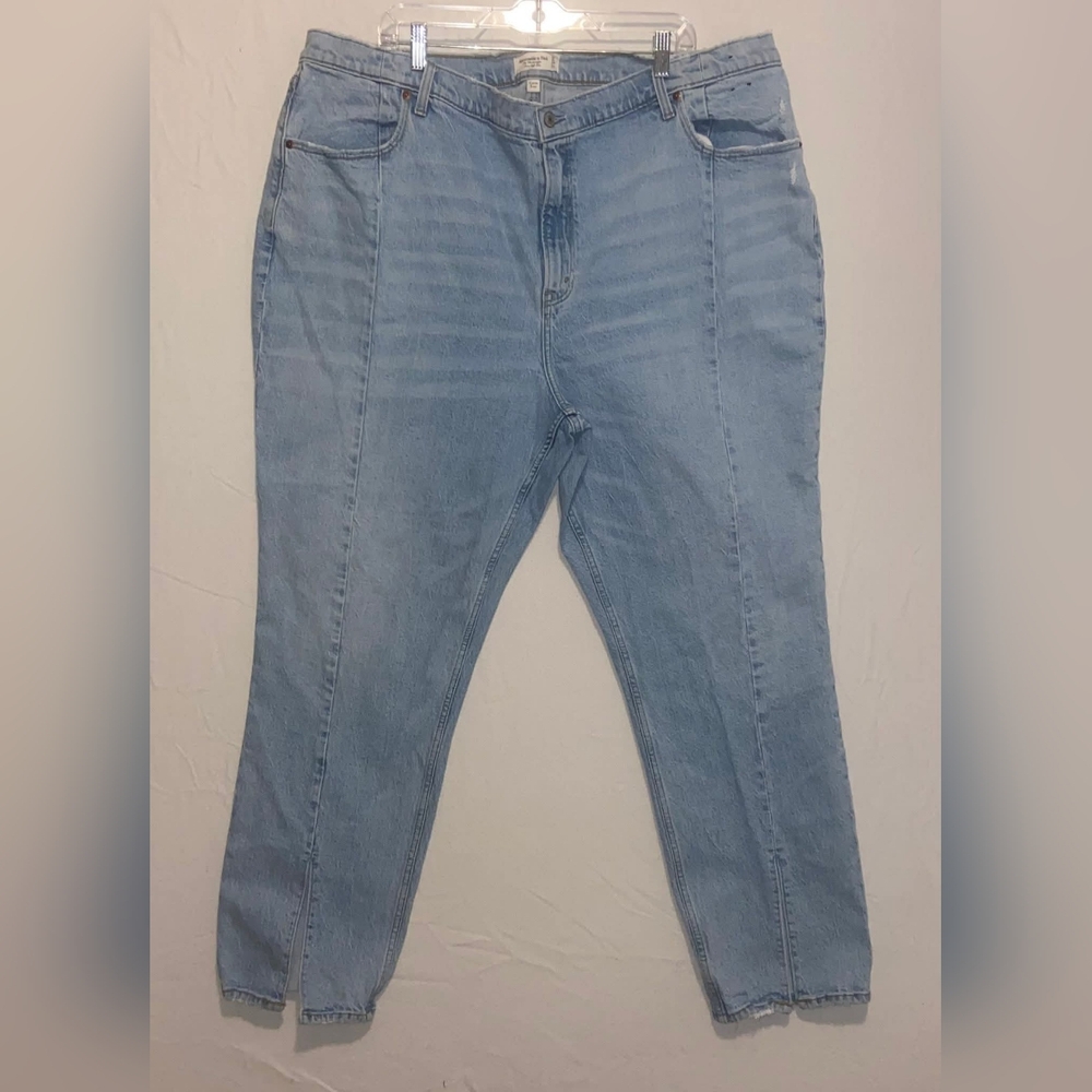 Abercrombie & Fitch Light Wash Cropped Jeans Plus Size